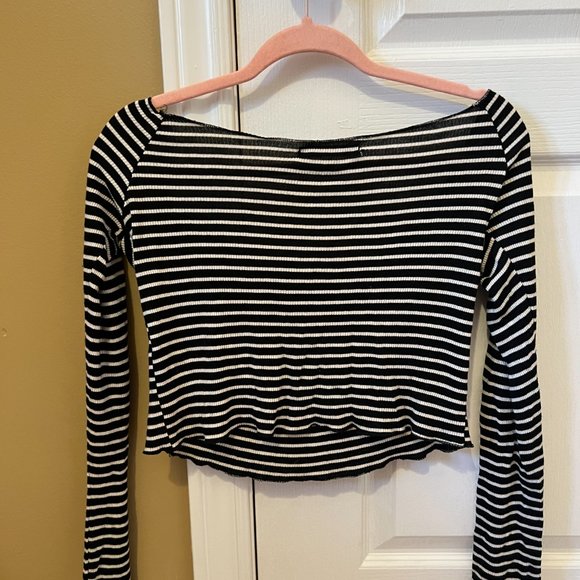 Brandy Melville: Long Sleeve Top - Picture 2 of 3